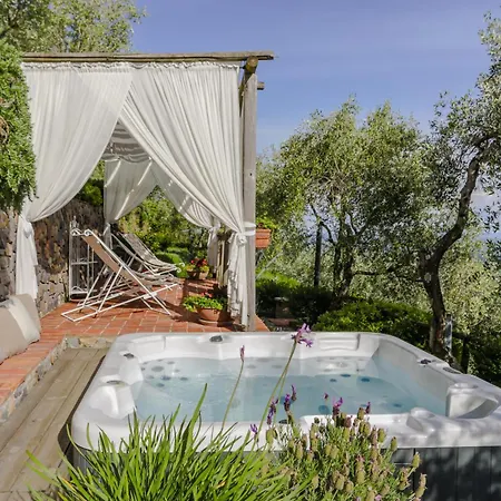 B-happy Villa's Buti