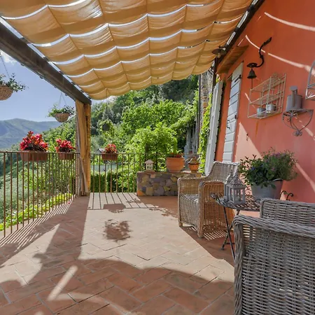 B-happy Villa's * Buti