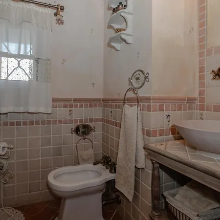 B-happy Villa's * Buti